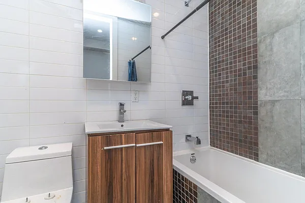 Bathroom, photo 1