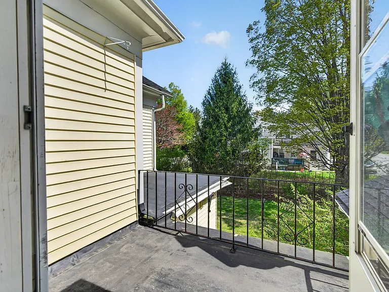 40 Maple St #2 — Photo 24