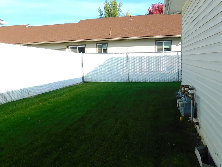 27 Stratford Dr — Photo 9