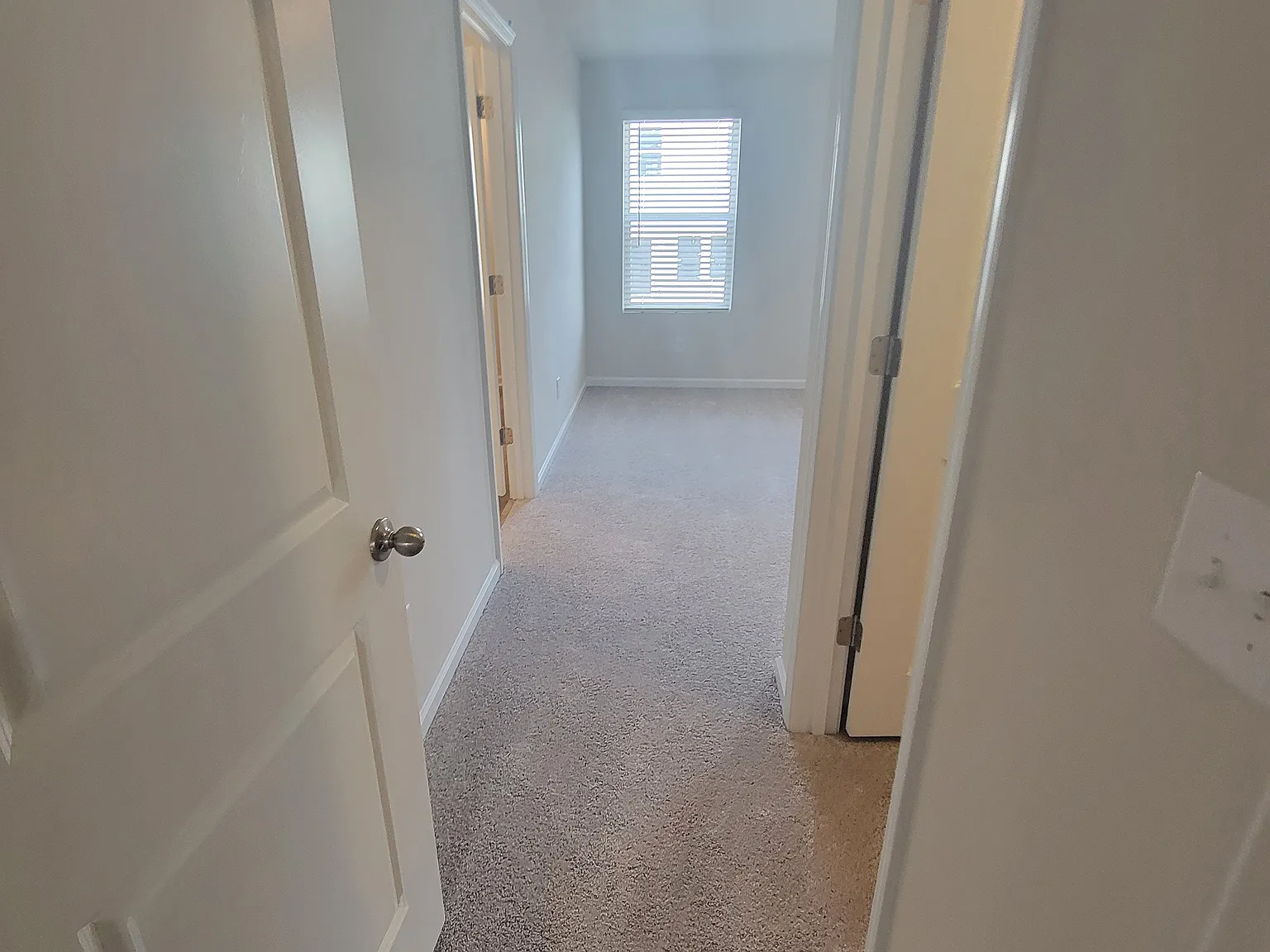 3 bed, 2.5 bath, 1601 sqft, $2,100 — Photo 3