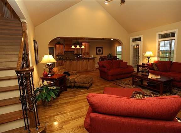3rd image of 484 Paulette St