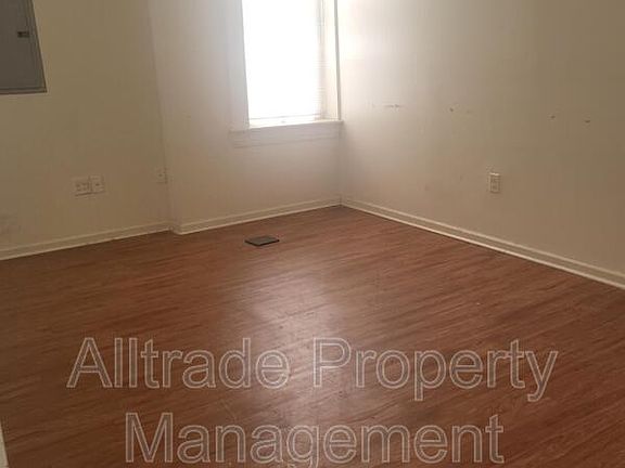 3rd image of 2239 W Jefferson St #4
