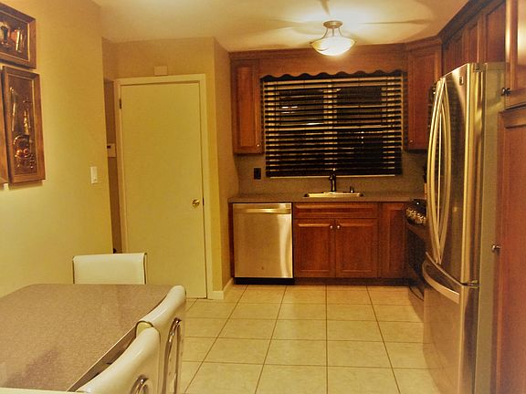4th image of 417 Oakdale St