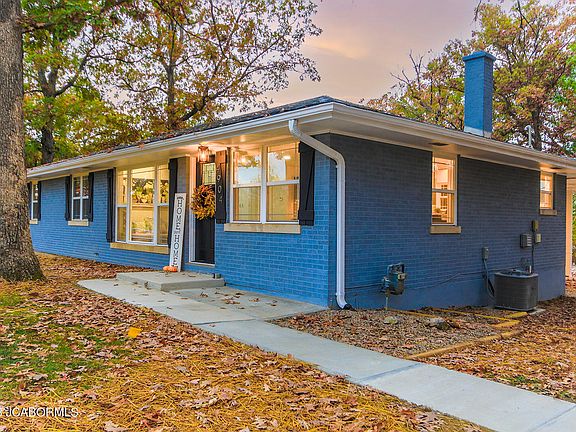 3rd image of 4904 Rainbow Dr