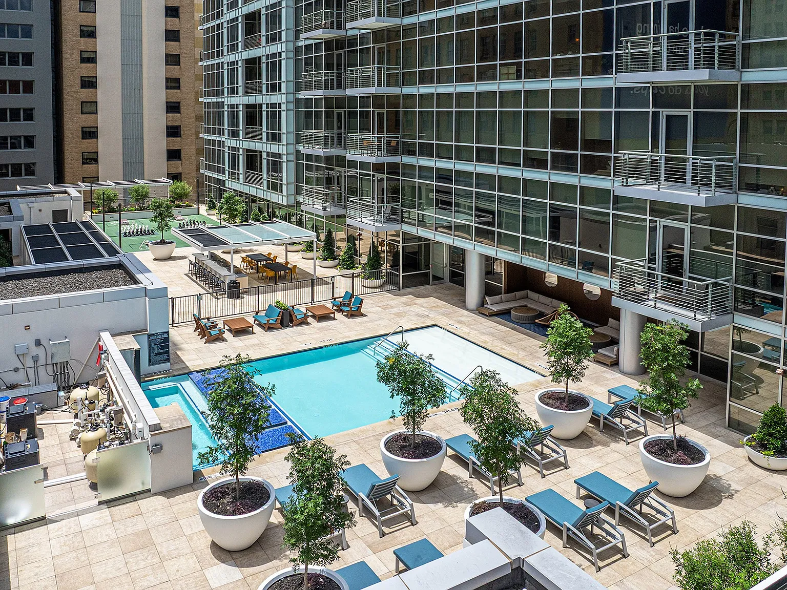 Main 3 Downtown — Photo 2