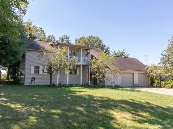 8149 E Hoover Dr, Seymour, IN 47274