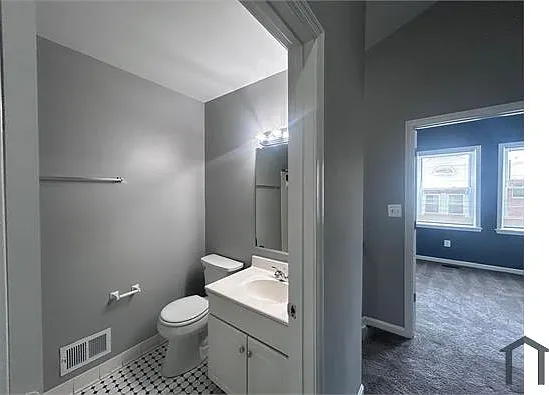 2500 Francis St — Photo 6