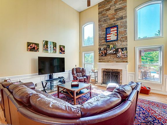 2nd image of 8388 Chesney Ln