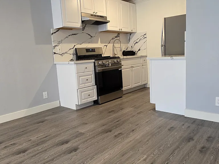 13751 Oxnard St #100 — Photo 6