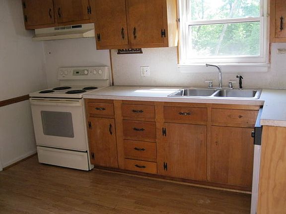 3rd image of 325 Eugene Dr NW