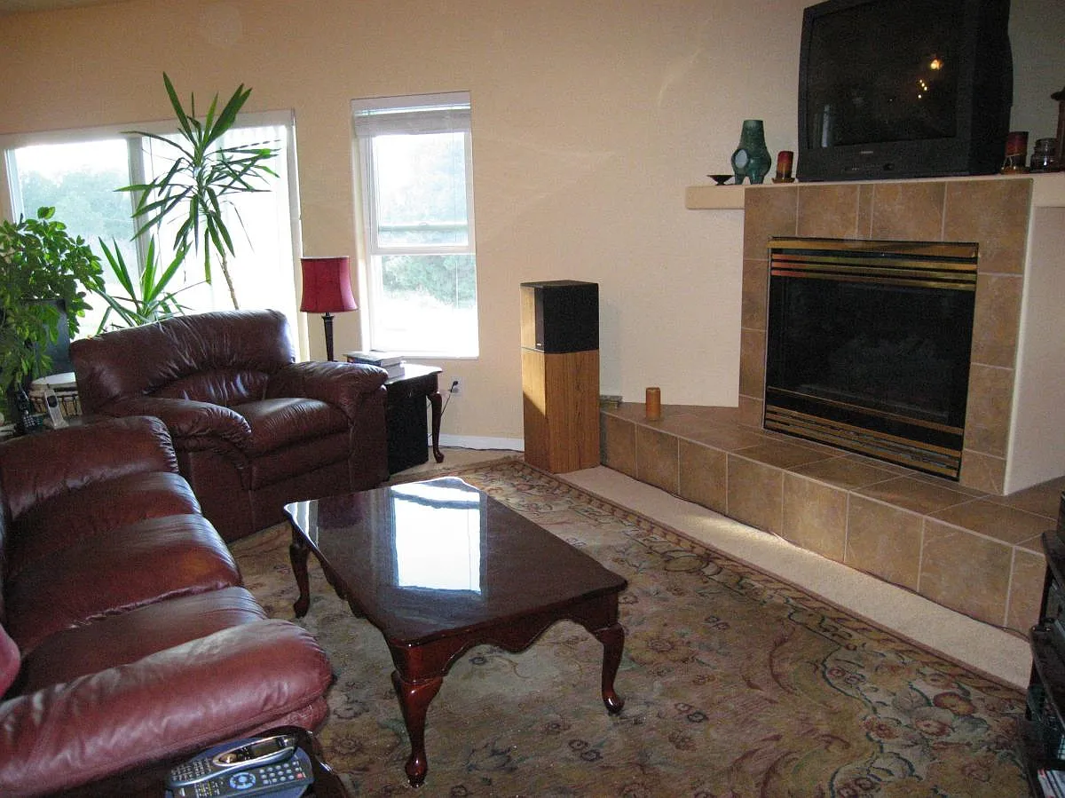 Warm gas fireplace in open living area - 1 Eagle Rock Rd
