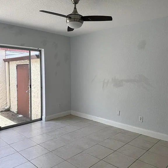 9640 NW 65th St — Photo 12