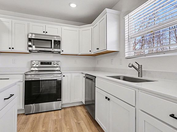 5th image of 1639 Reagan Dr