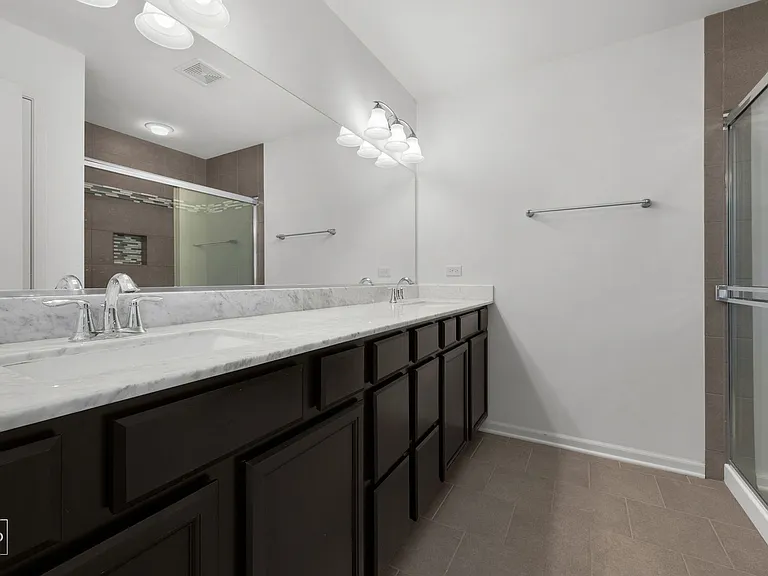 821 W Chase Ln — Photo 20