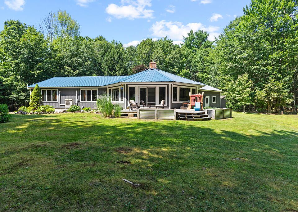 1st image of 220 Fort Hill Road
