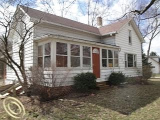 2nd image of 200 E Hurd Rd
