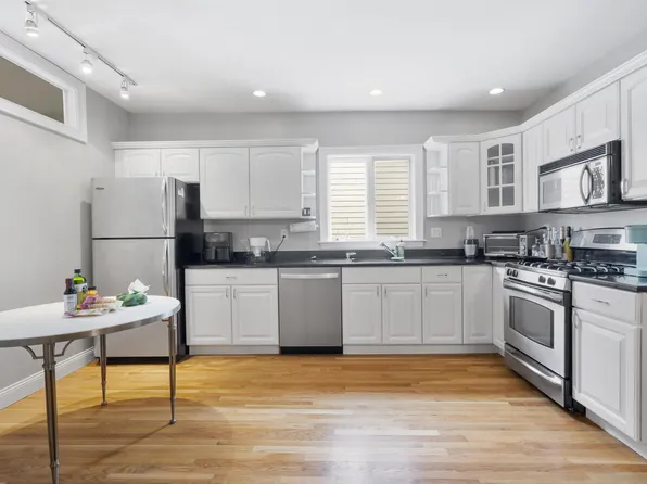 734 E 6th St APT 3, South Boston, MA 02127