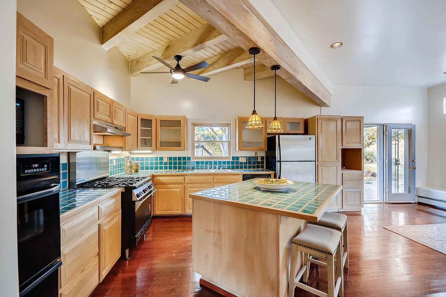 3 bed, 2245 sqft, $2,600 — Photo 4