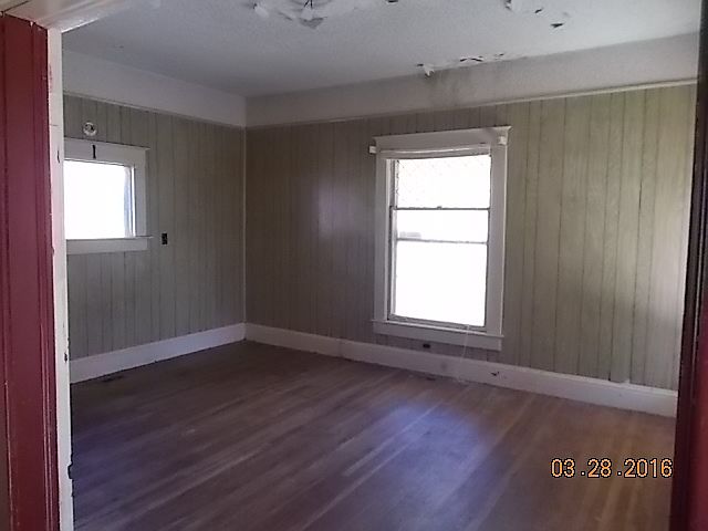 2nd image of 527 W Broadway St