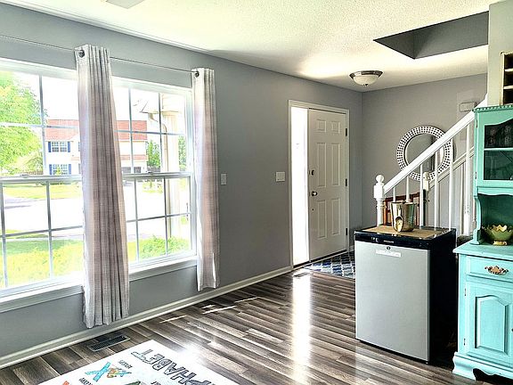3rd image of 2411 Grant Cir