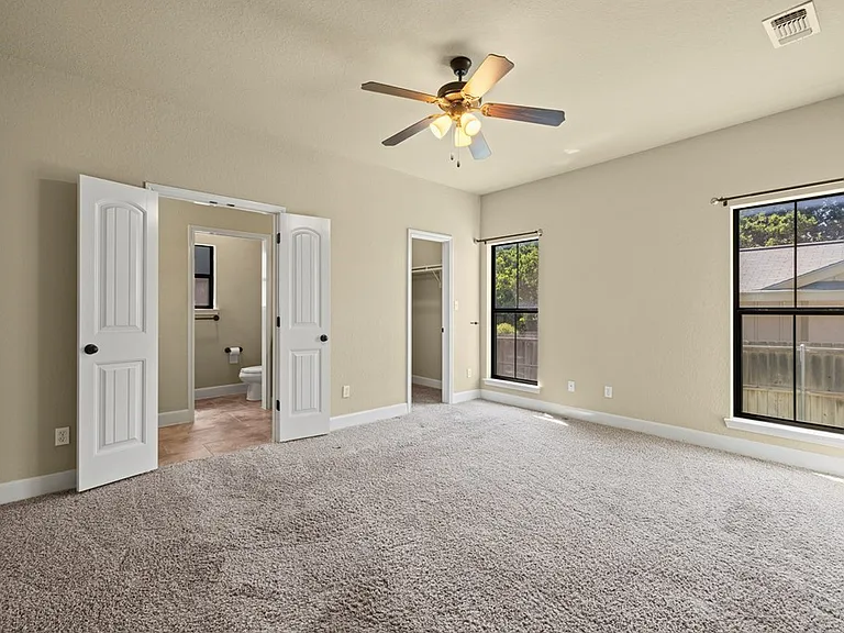 713 Englemann Oak Dr — Photo 8