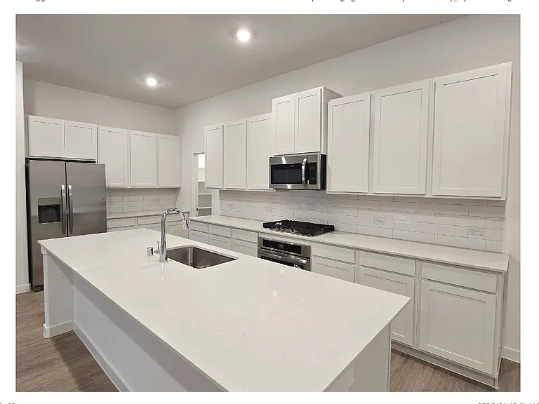 1333 Armitage Way — Photo 8