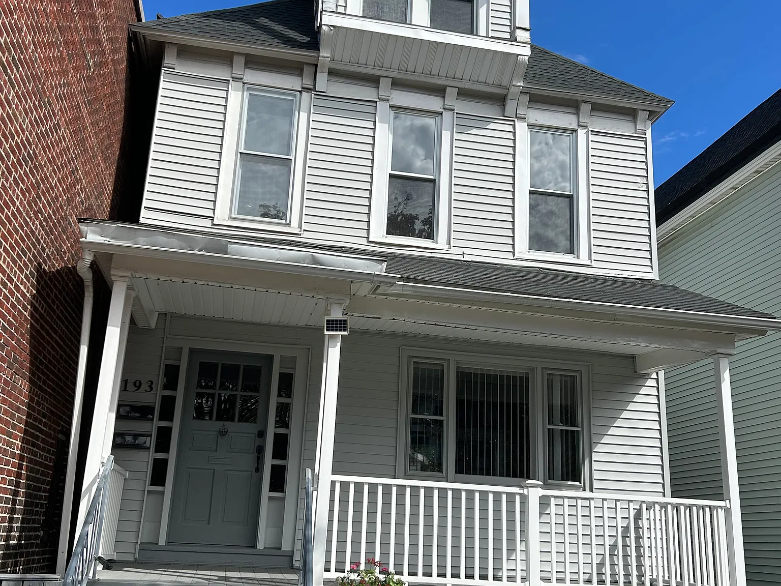 193 14th St — Photo 1