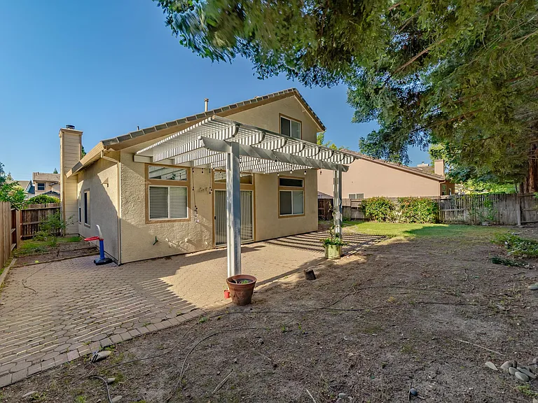 359 Seaton Dr — Photo 32