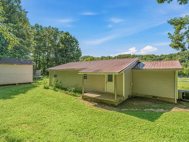 1229 Everett Rd — Photo 32