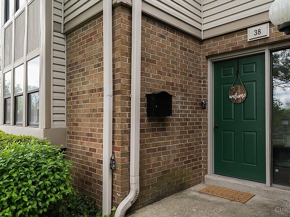 4th image of 38 Woodcrest Ct