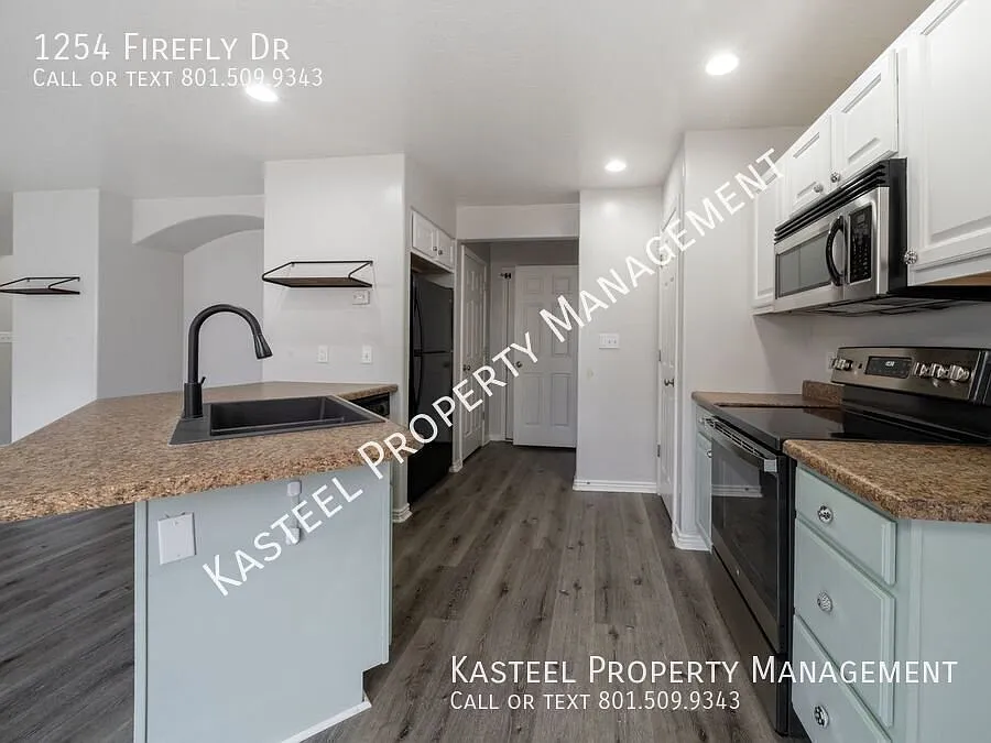 Spacious Townhome, 2 Car Garage, in Whispering Willows — Photo 4