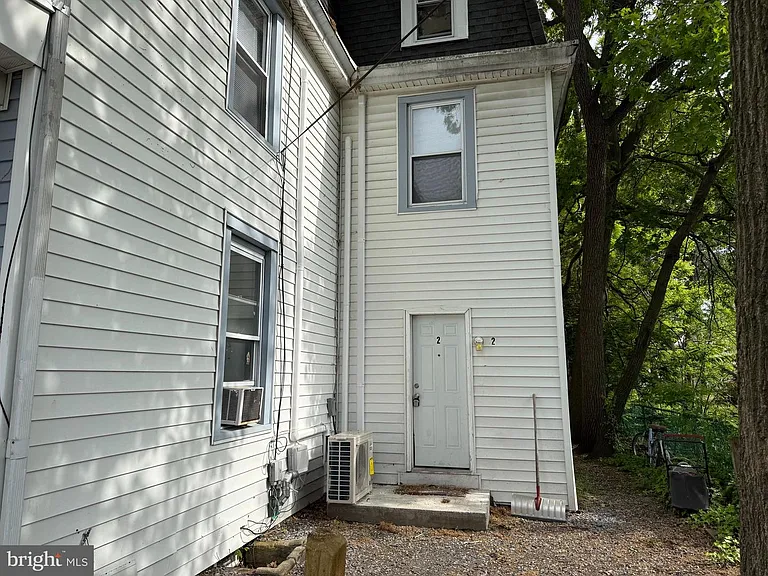 212 Warren St #2 — Photo 33
