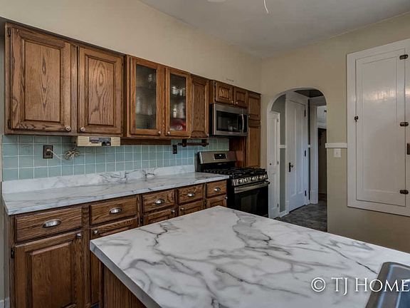 3rd image of 247 Dale St NE