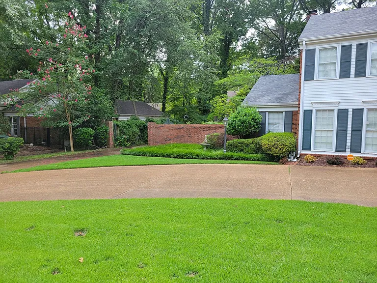 2151 Kirby Pkwy — Photo 3