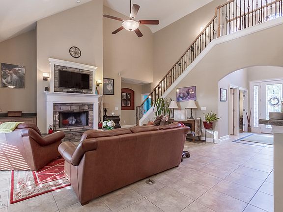 4th image of 1401 Ivy Hollow Dr