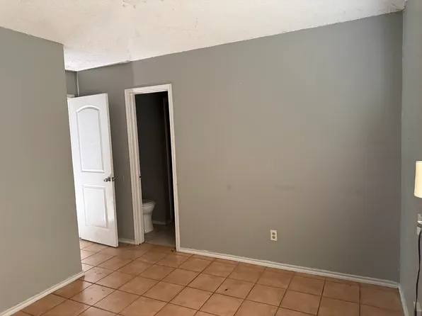 702 Scott Dr, Arlington, TX 76012