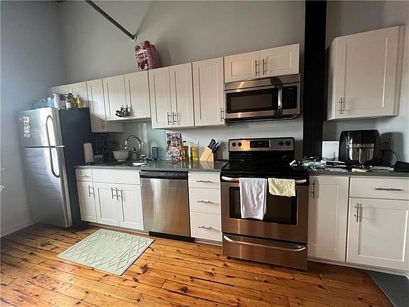 4th image of 212 45th St APT 3C