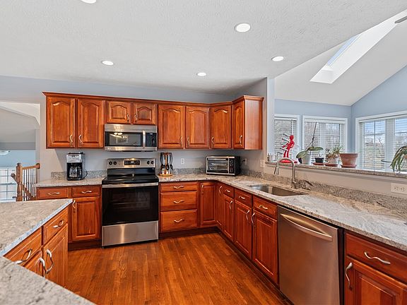 5th image of 805 Deep Lake Dr