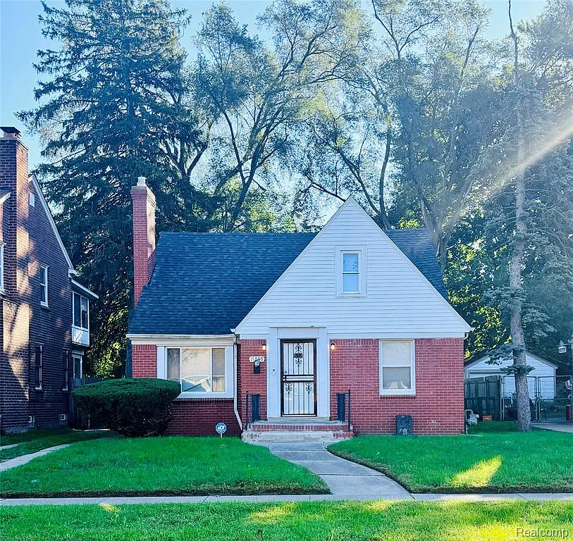 3 bed, 1.5 bath, 1430 sqft, $1,400 — Photo 1