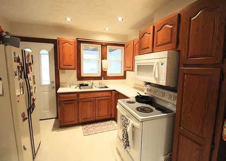 28 N Willow St — Photo 3