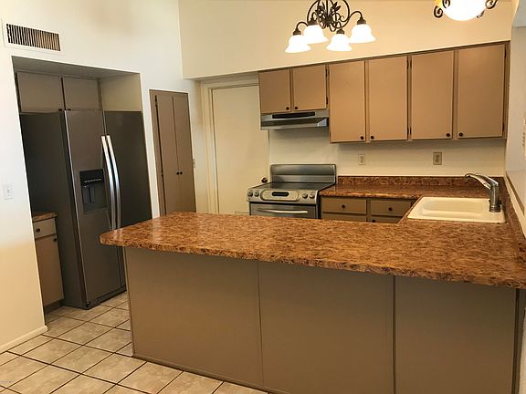 3rd image of 920 W Tonopah Dr