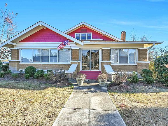 2nd image of 508 3rd St SE