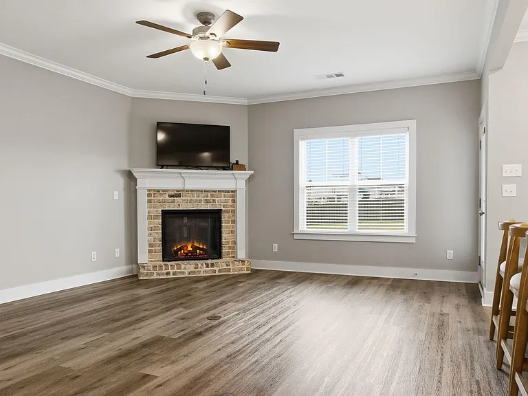 2638 Laurens St — Photo 12