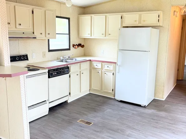 6028 McDaniel Ln, Charlotte, NC