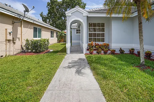9354 Arborwood Cir Photo 1