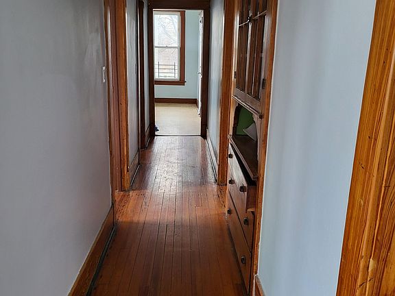 5th image of 166 Morton Ave #2