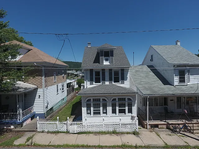 1143 W Fern St photo 1