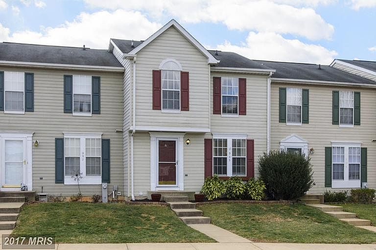 1st image of 935 Gainsborough Ct