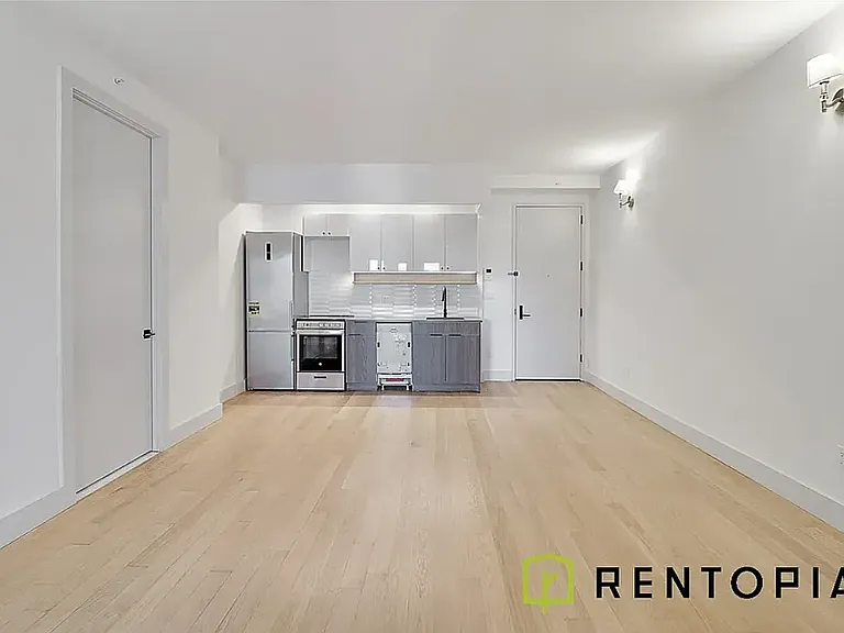 1884 Broadway #518 — Photo 2