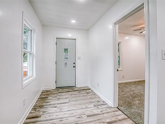 4th image of 8407 Flora Ave